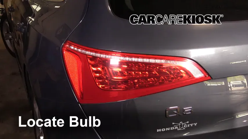 2011 Audi Q5 Premium Plus 2.0L 4 Cyl. Turbo Éclairage Feux de position arrière (remplacer ampoule)